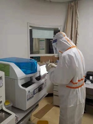 省醫(yī)故事｜劉玲玲的東院發(fā)熱門診戰(zhàn)“疫”日記 勇于擔(dān)當(dāng)，不辱使命